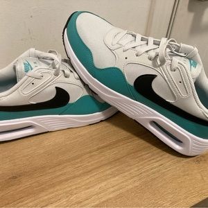 Size 11 Nike airmax